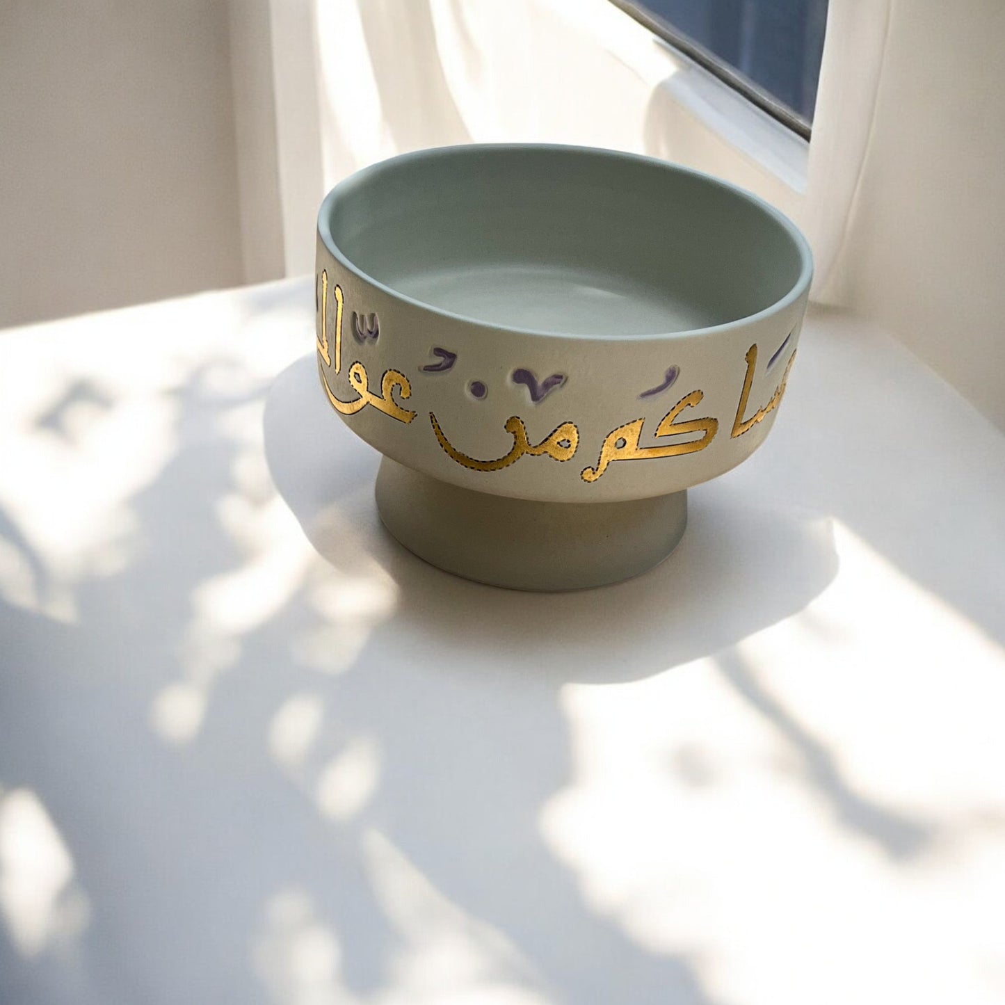 DECORATIVE STAND - 12K GOLD