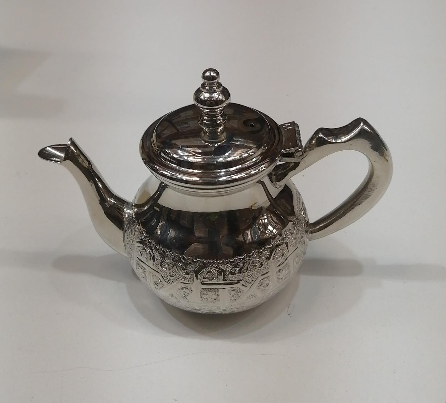 METAL TEA POT