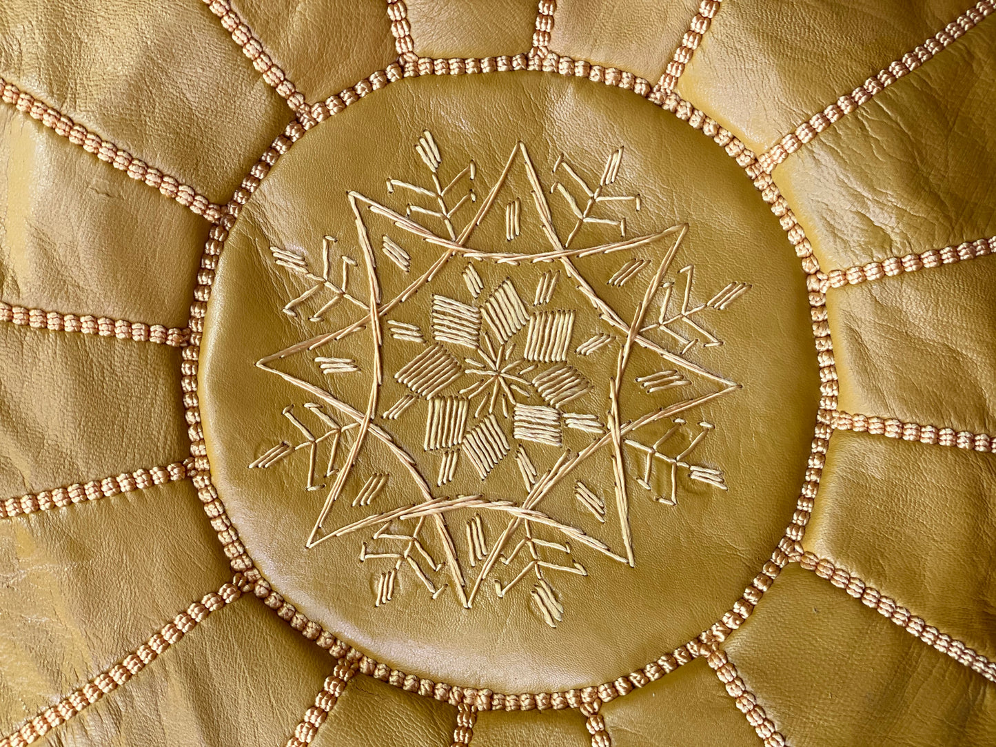 MOROCCAN LEATHER POUF - Tadd-art