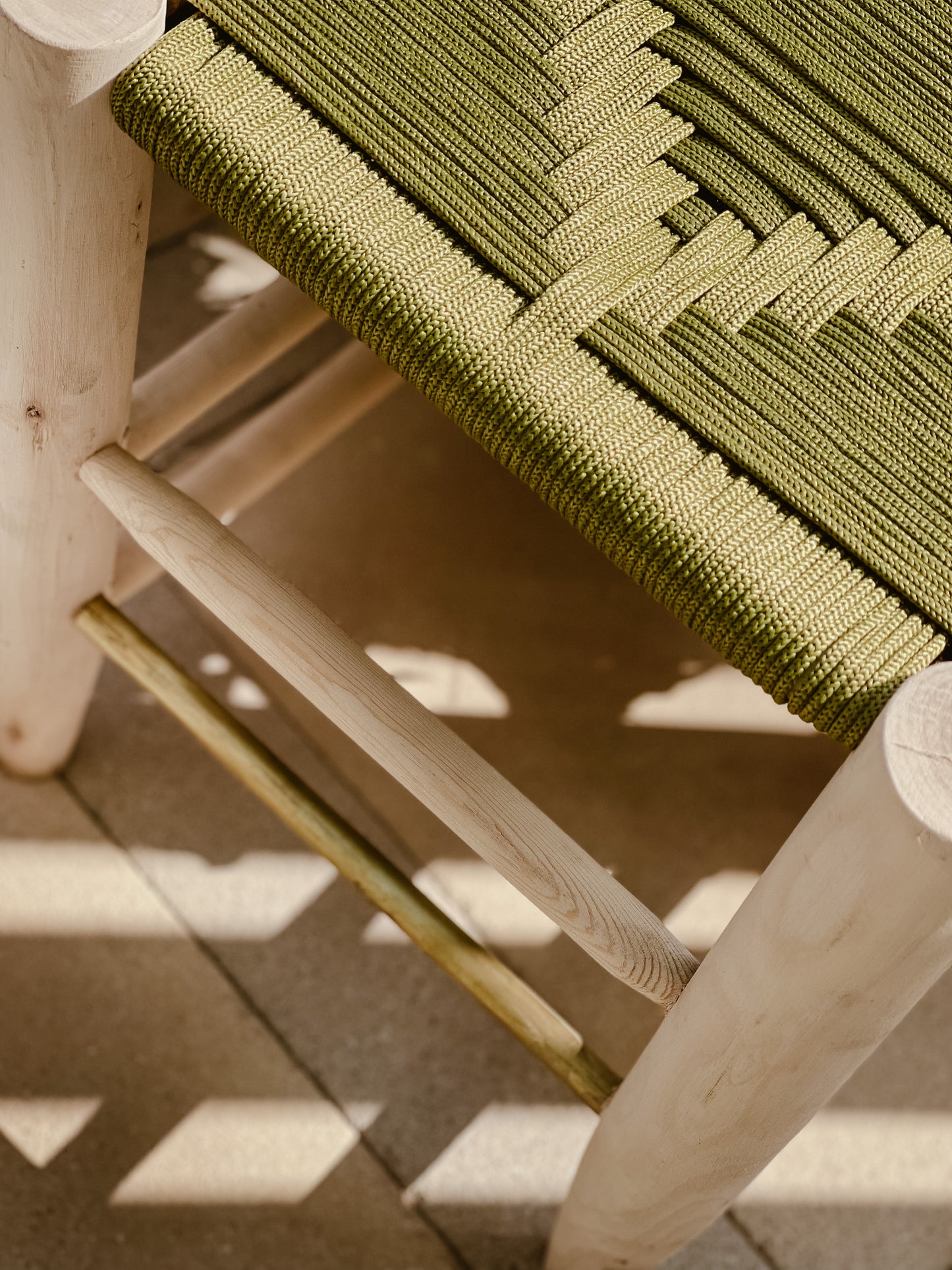 NATURAL WOVEN STOOL - MEDIUM
